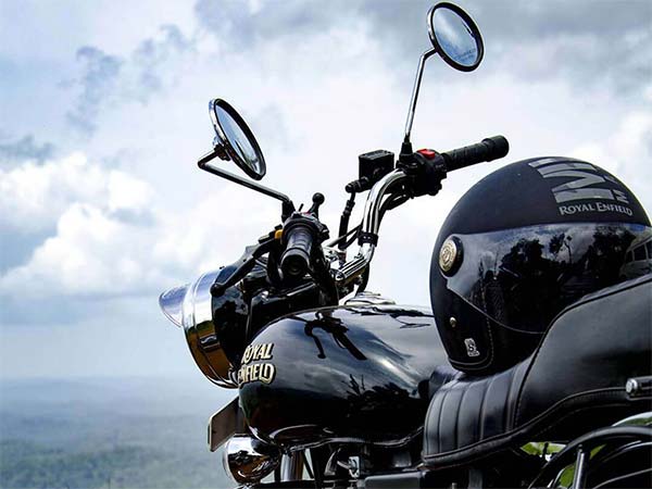 രൂപമാറ്റം വരുത്തിയ ബുള്ളറ്റുകളെ പൂട്ടി പൊലീസ്, സൈലൻസറുകൾ അഴിച്ചു മാറ്റി