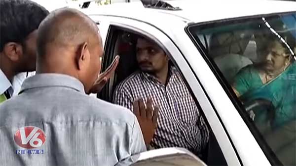 ടോൾ കൊടുക്കില്ലെന്ന് വാശി പിടിച്ച് മന്ത്രിയുടെ ഭാര്യ, കടത്തി വിടില്ലെന്ന് ജീവനക്കാരും — വീഡിയോ