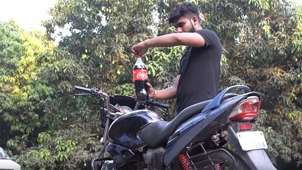 കൊക്കോ കോള ഒഴിച്ചാല് ബൈക്ക് ഓടുമോ?