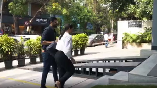 ഭാര്യയ്ക്ക് സമ്മാനമായി യുവാവ് നല്കിയത് ലംബോര്ഗിനി ഹുറാക്കന് — വീഡിയോ