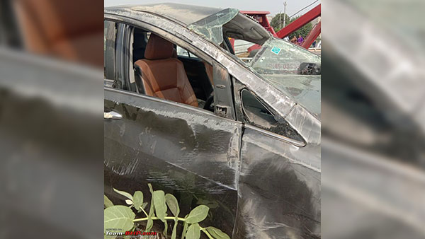മലക്കം മറിഞ്ഞിട്ടും എയർബാഗ് പുറത്തുവരാതെ ഇന്നോവ