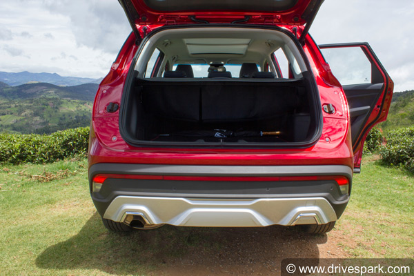 വില്പ്പനയില് ടാറ്റ ഹാരിയറിനേയും മഹീന്ദ്ര XUV500 -നേയും പിന്തള്ളി എംജി ഹെക്ടര്