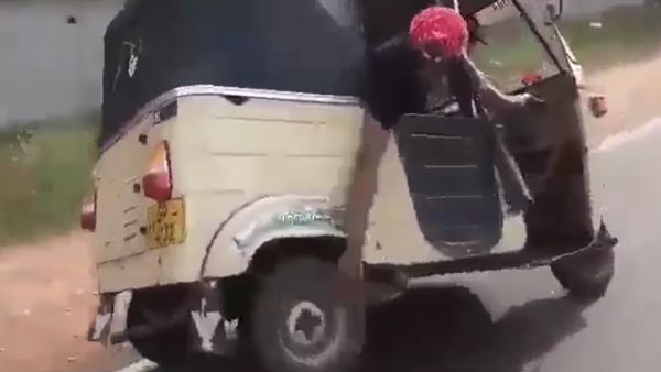 ഓട്ടോറിക്ഷയില് യുവാക്കളുടെ സാഹസിക പ്രകടനം; വീഡിയോ വൈറല്