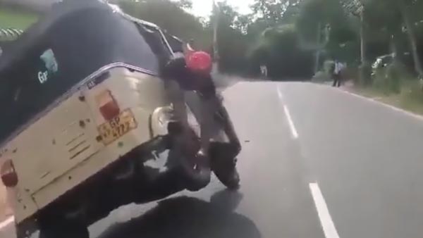 ഓട്ടോറിക്ഷയില് യുവാക്കളുടെ സാഹസിക പ്രകടനം; വീഡിയോ വൈറല്