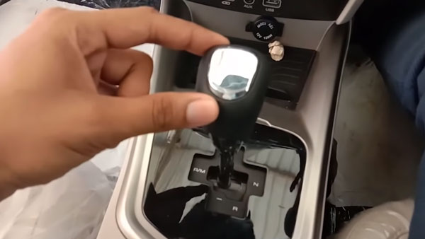 1.5 ലക്ഷം രൂപ വില കുറവില് മഹീന്ദ്ര XUV300 -ന്റെ പുതിയ ഓട്ടോമാറ്റിക്ക് പതിപ്പ് വിപണിയില്