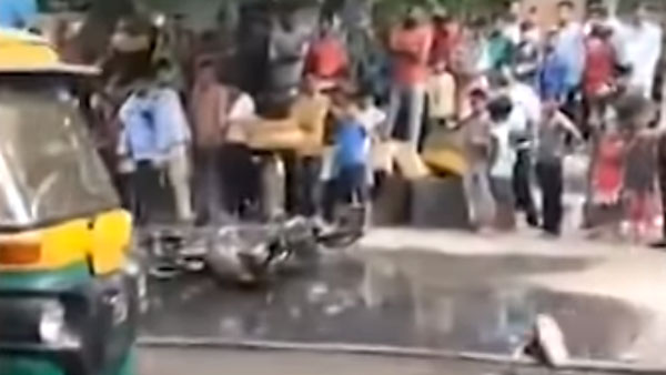 25,000 രൂപ പിഴ, ക്ഷുഭിതനായ യുവാവ് ബൈക്കിന് തീ കൊളുത്തി