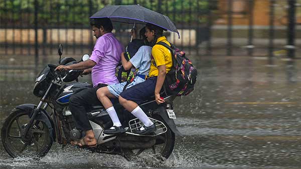 ബൈക്ക് ഓടിക്കുമ്പോള് ഷൂസ് ശീലമാക്കിക്കോളൂ, ഇല്ലെങ്കില് അതിനും കിട്ടാം പിഴ