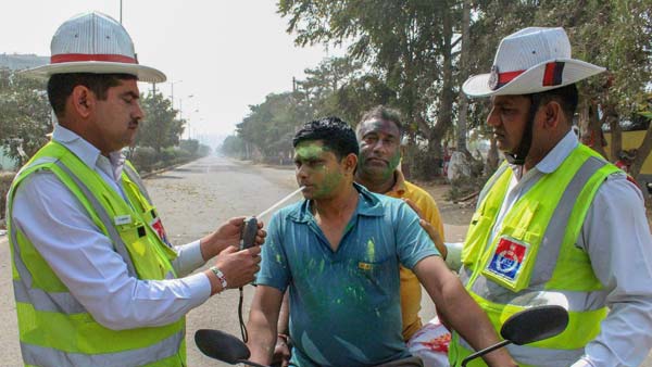 ട്രാഫിക്ക് നിയമലംഘന പിഴകള് സംസ്ഥാനങ്ങള്ക്ക് നിശ്ചയിക്കാം