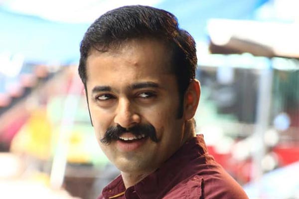ജിം മാസ്റ്റര്ക്ക് ഓണസമ്മാനമായി യമഹ R15 V3 നല്കി ഉണ്ണിമുകുന്ദന്; വീഡിയോ