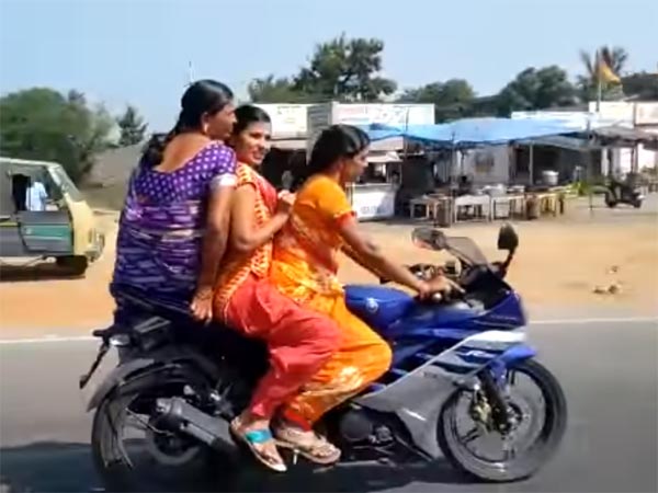 ജീൻസും, കാർപിസ് പാന്റും ധരിച്ചെത്തുന്ന സ്ത്രീകൾക്ക് ഡ്രൈവിങ് ടെസ്റ്റ് നടത്തില്ലെന്ന് RTO