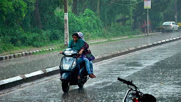 ജീൻസും, കാർപിസ് പാന്റും ധരിച്ചെത്തുന്ന സ്ത്രീകൾക്ക് ഡ്രൈവിങ് ടെസ്റ്റ് നടത്തില്ലെന്ന് RTO