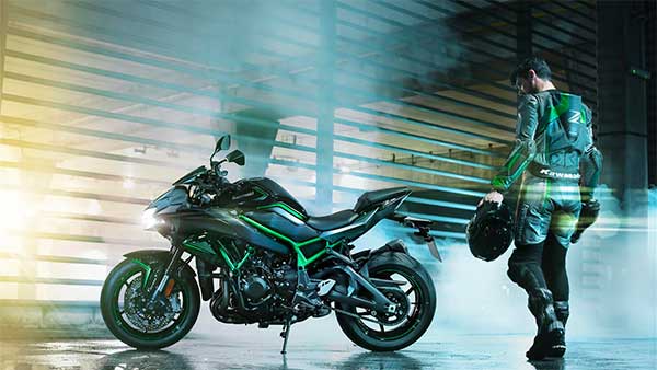 സൂപ്പർചാർജ്ഡ് നേക്കഡ് റോഡ്സ്റ്റർ Z H2 അവതരിപ്പിച്ച് കവസാക്കി