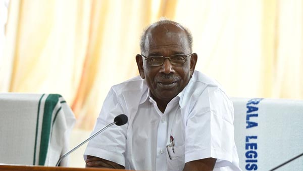 മന്ത്രി വാഹനം വീണ്ടും വാർത്തകളിൽ നിറയുന്നു; രണ്ട് വർഷത്തിനുള്ളിൽ മാറിയത് 34 ടയറുകൾ