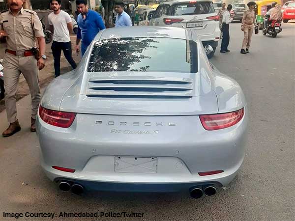 നമ്പര് പ്ലേറ്റും രജിസ്ട്രേഷന് രേഖകളുമില്ല; ആഢംബര കാറിന് 9.8 ലക്ഷം രൂപ പിഴ
