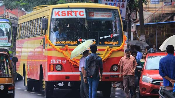 വളയിട്ട കൈകളില് വളയം ഭദ്രം; കെഎസ്ആര്ടിസി വനിതാ ഡൈവറിന് സോഷ്യല് മീഡിയയില് കൈയടി