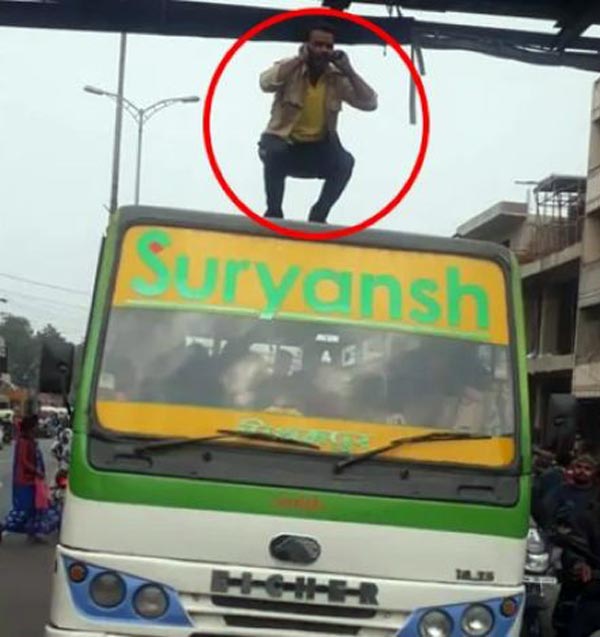 അലക്ഷ്യമായ ഡ്രൈവിംഗ്; ബസ് ഡ്രൈവർമാർക്ക് വ്യത്യസ്തമായ ശിക്ഷ നടപ്പാക്കി ജനങ്ങൾ