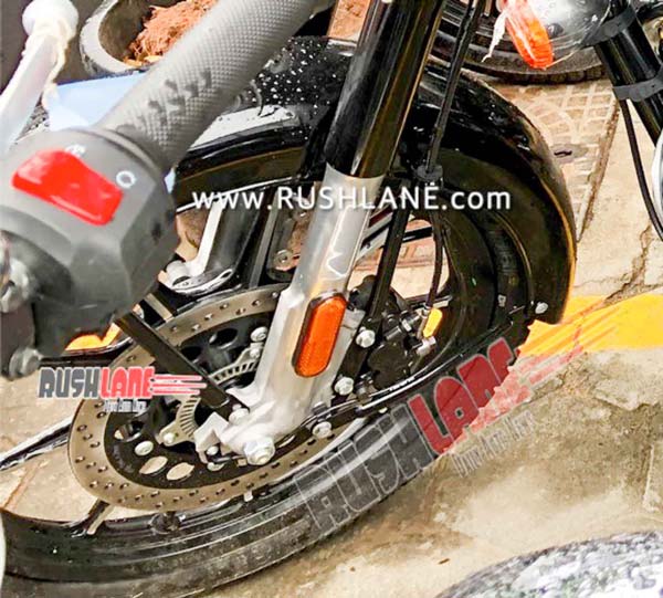ബിഎസ് VI ക്ലാസിക്ക് 350 ഡീലര്ഷിപ്പില് എത്തിച്ച് റോയല് എന്ഫീല്ഡ്