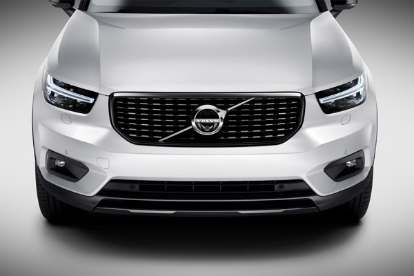 ബിഎസ് VI വോള്വോ XC40 പെട്രോള് പതിപ്പിനെ ഇന്ത്യയില് അവതരിപ്പിച്ചു