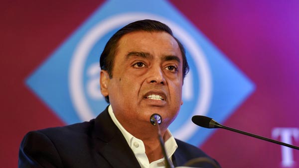 2020 നിരത്തില് ഇത് ആദ്യ കാഴ്ച; അംബാനിയുടെ റോള്സ് റോയ്സ് സമൂഹമാധ്യമങ്ങളില് വൈറല്