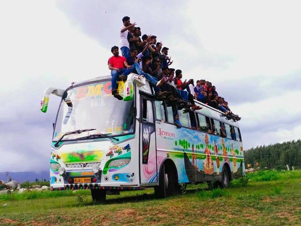 കൊമ്പന്മാർക്കും വമ്പന്മാർക്കും കൂച്ചുവിലങ്ങ്; ടൂറിസ്റ്റ് ബസുകൾക്ക് ഇനി ഏകീകൃത കളർകോഡ്