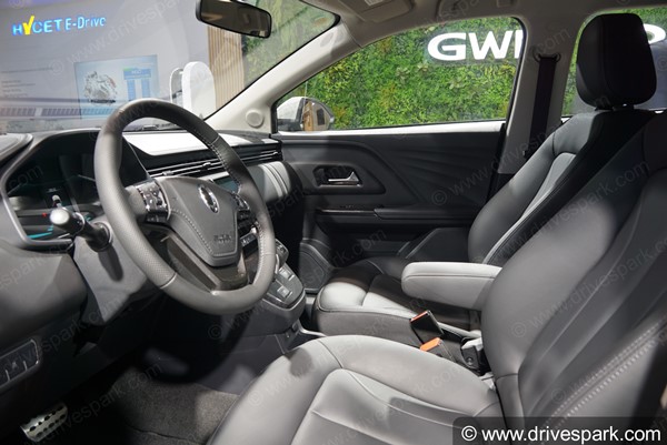 ഓട്ടോ എക്സ്പോ 2020: R1, iQ മോഡലുകൾ അവതരിപ്പിച്ച് GWM
