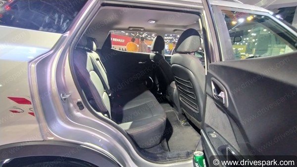 മഹീന്ദ്ര XUV300 സ്പോര്ട്സ് പതിപ്പ് വിപണിയില് എത്തുന്നത് പുതിയ എഞ്ചിന് കരുത്തില്