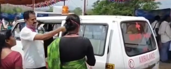 കൊറോണ വൈറസ് ലോക്ഡൗൺ; അനധികൃതമായി ആളുകളെ അതിർത്തി കടത്തി ആംബുലൻസുകൾ