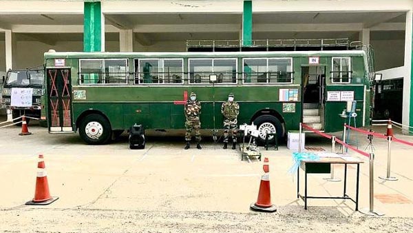 കൊവിഡ്-19; രോഗികളെ കൊണ്ടുപോകുന്നതിനായി ബസ് പരിഷ്കരിച്ച് ഇന്ത്യൻ സൈന്യം