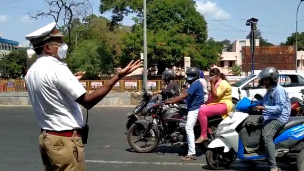 കൊറോണ വൈറസ് ലോക്ഡൗൺ; അനധികൃതമായി ആളുകളെ അതിർത്തി കടത്തി ആംബുലൻസുകൾ