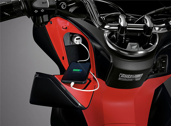 പുത്തൻ നിറങ്ങളിൽ അണിഞ്ഞൊരുങ്ങി ഹോണ്ട PCX150 മാക്സി സ്കൂട്ടർ