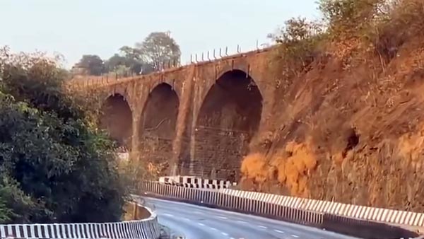 മഹാരാഷ്ട്രയിൽ 190 വർഷം പഴക്കമുള്ള അമൃതഞ്ജൻ പാലം പൊളിച്ചുമാറ്റി