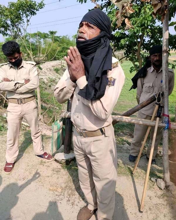 ലോക്ക്ഡൗൺ; ഹോം ഗാർഡിനുമേൽ കുതിര കയറി കാർഷിക വകുപ്പ് ഉദ്യോഗസ്ഥൻ-വീഡിയോ