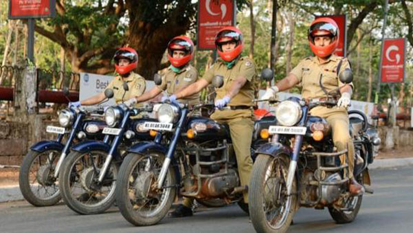 ബുള്ളറ്റിൽ കറങ്ങി വനിതാ പൊലീസ്, മറ്റൊന്നിനുമല്ല നിയമ നിർവഹണം നടത്താൻ തന്നെ!