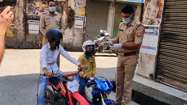 ലോക്ഡൗണില് കൈയ്യടി നേടി രണ്ടു മിടുക്കന്മാര്; യൂട്യൂബ് വരുമാനം പാവങ്ങള്ക്ക് നല്കി, വീഡിയോ