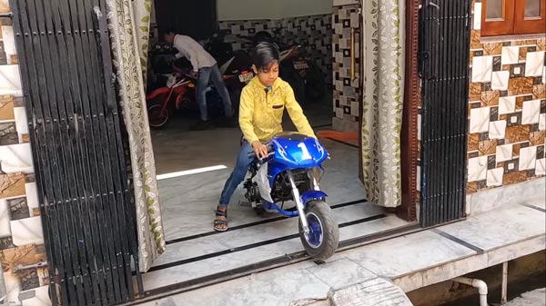 ലോക്ഡൗണില് കൈയ്യടി നേടി രണ്ടു മിടുക്കന്മാര്; യൂട്യൂബ് വരുമാനം പാവങ്ങള്ക്ക് നല്കി, വീഡിയോ