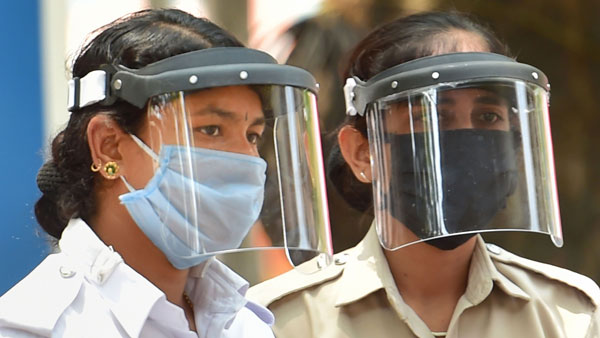 ബുള്ളറ്റിൽ കറങ്ങി വനിതാ പൊലീസ്, മറ്റൊന്നിനുമല്ല നിയമ നിർവഹണം നടത്താൻ തന്നെ!