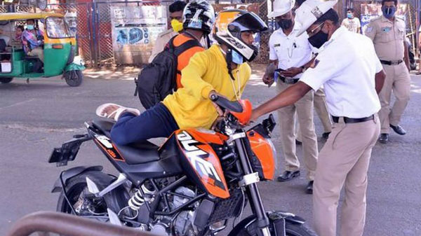 കൊവിഡ്-19; സ്വകാര്യ വാഹനങ്ങളുടെ ഉപയോഗം നിരോധിച്ച് കർണാടക പൊലീസ്