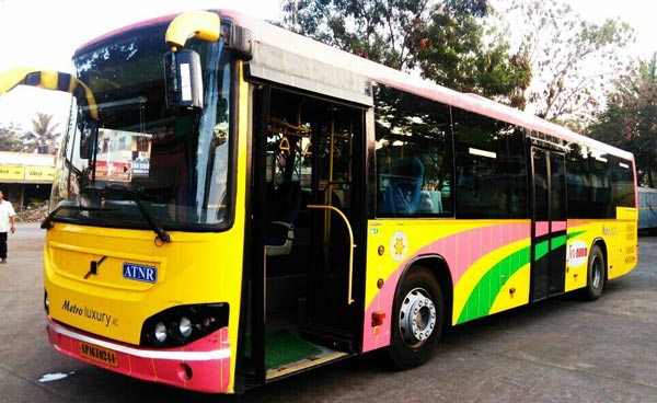 സാമൂഹിക അകലം പാലിക്കുന്ന ബസുമായി APSRTC