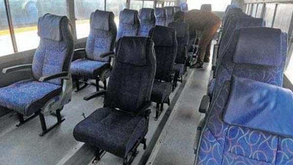 സാമൂഹിക അകലം പാലിക്കുന്ന ബസുമായി APSRTC