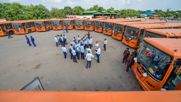 പൊതു-സ്വകാര്യ വാഹനങ്ങൾ ശുചീകരിക്കാനുള്ള പ്രവർത്തനങ്ങൾ ആരംഭിച്ച് ഡൽഹി സർക്കാർ