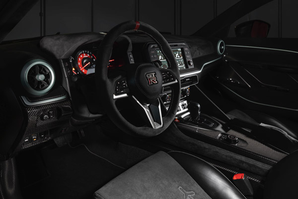 ഇറ്റാൽഡിസൈൻ അൾട്രാ എക്സ്ക്ലൂസീവ് GT-R50 മോഡലിനായുള്ള ഡെലിവറികൾ അടുത്ത വർഷം ആദ്യം ആരംഭിക്കും. പുതിയ GT-R50 സ്റ്റാൻഡേർഡ് കാറിനേക്കാൾ നീളവും വീതിയുള്ളതാണ്.