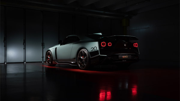 ഇറ്റാൽഡിസൈൻ അൾട്രാ എക്സ്ക്ലൂസീവ് GT-R50 മോഡലിനായുള്ള ഡെലിവറികൾ അടുത്ത വർഷം ആദ്യം ആരംഭിക്കും. പുതിയ GT-R50 സ്റ്റാൻഡേർഡ് കാറിനേക്കാൾ നീളവും വീതിയുള്ളതാണ്.