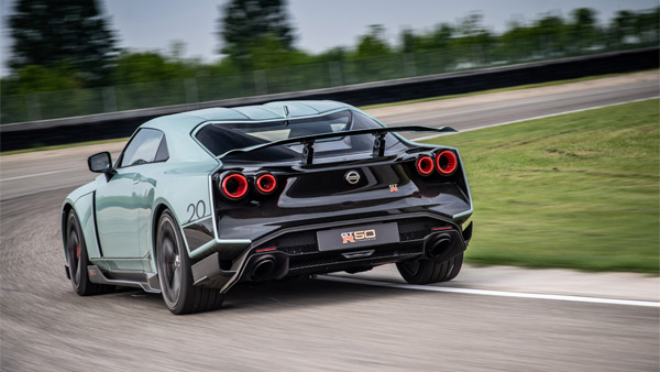 ഇറ്റാൽഡിസൈൻ അൾട്രാ എക്സ്ക്ലൂസീവ് GT-R50 മോഡലിനായുള്ള ഡെലിവറികൾ അടുത്ത വർഷം ആദ്യം ആരംഭിക്കും. പുതിയ GT-R50 സ്റ്റാൻഡേർഡ് കാറിനേക്കാൾ നീളവും വീതിയുള്ളതാണ്.