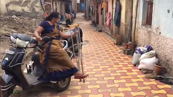 ലോക്ക്ഡൗണില് കുടുങ്ങി മകന്; അംഗപരിമിതയായ അമ്മ സ്കൂട്ടറോടിച്ചത് 1400 കിലോമീറ്റര്