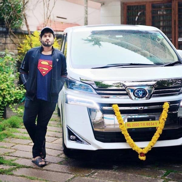 മോഹന്ലാലിന് പിന്നാലെ ടൊയോട്ട വെല്ഫയര് സ്വന്തമാക്കി സുരേഷ് ഗോപി; ചിത്രങ്ങള് പങ്കുവെച്ച് ഗോകുല് സുരേഷ്