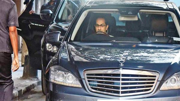 പിൻ സീറ്റ് യാത്രയല്ലാതെ വാഹനങ്ങൾ സ്വന്തമായി ഓടിക്കാൻ ഇഷ്ടപ്പെടുന്ന ഇന്ത്യൻ രാഷ്ട്രീയ നേതാക്കൾ