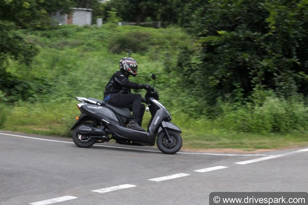 സാധാരണക്കാര്ക്ക് ഒരു പ്രീമിയം ഇലക്ട്രിക് സ്കൂട്ടര്; ആംപിയര് മാഗ്നസ് പ്രോ-യുടെ ആദ്യ ഡ്രൈവ് റിവ്യൂ