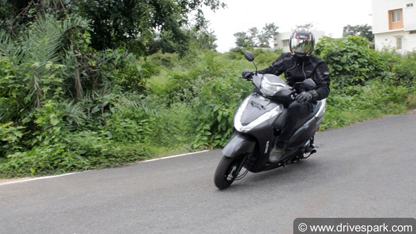 സാധാരണക്കാര്ക്ക് ഒരു പ്രീമിയം ഇലക്ട്രിക് സ്കൂട്ടര്; ആംപിയര് മാഗ്നസ് പ്രോ-യുടെ ആദ്യ ഡ്രൈവ് റിവ്യൂ
