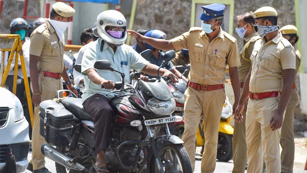 ലോക്ക്ഡൗണിൽ പിടിച്ചെടുത്ത വാഹനങ്ങൾ ഉടമസ്ഥർക്ക് തിരക്കിട്ട് തിരികെ നൽകി മുംബൈ പൊലീസ്