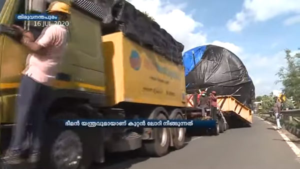മുംബൈയിൽ നിന്ന് കേരളത്തിലേക്ക് ഒരു വർഷം നീണ്ട അപൂർവ്വ ട്രക്ക് യാത്ര